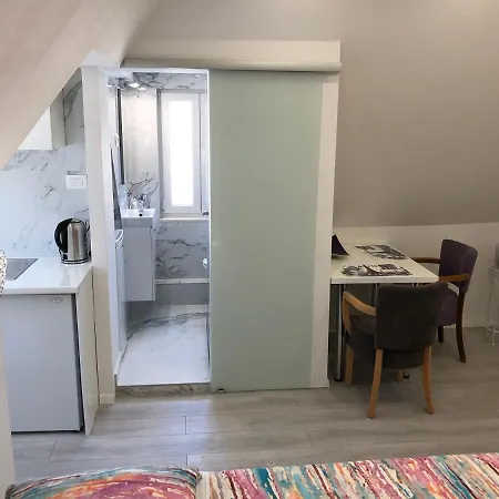 Vid Apartment *